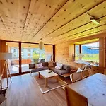 With Fireplace & Mountain Views Lejlighed